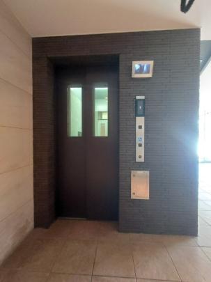 ���L����