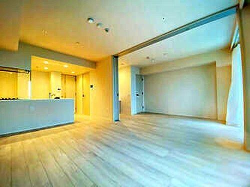 ���r���O