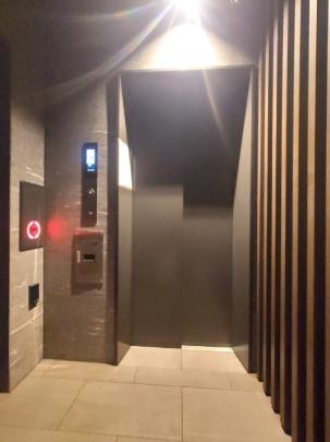 ���L����