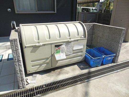 ���L����