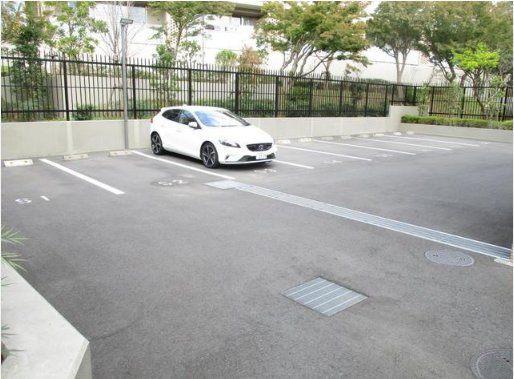 ���L����