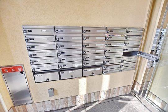 ���L����