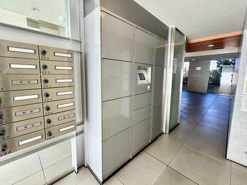 ���L����