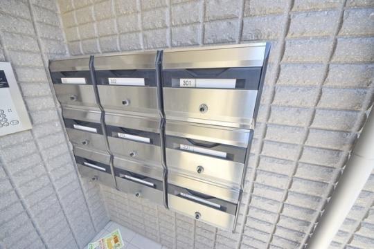 ���L����