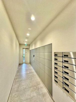 ���L����