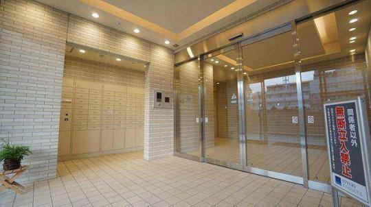 ���L����