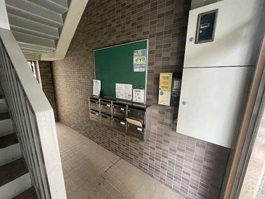 ���L����