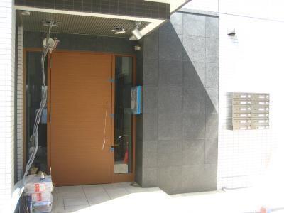 ���L����