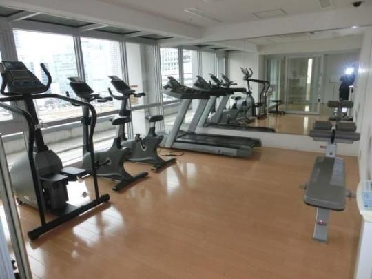 ���L����