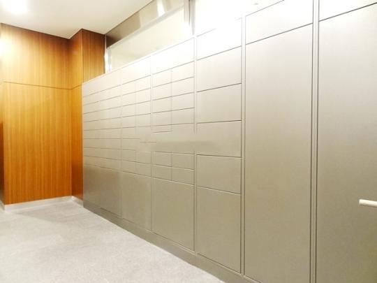 ���L����