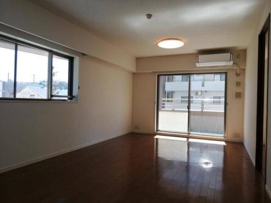 ���r���O