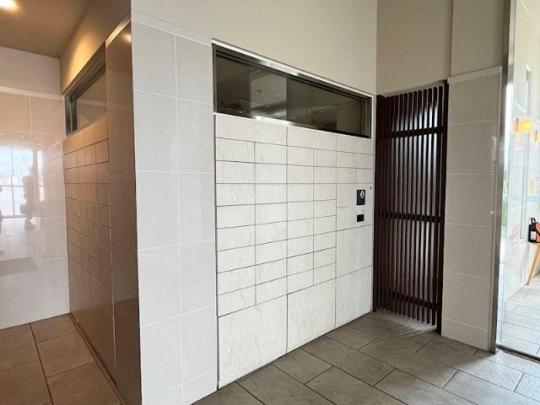 ���L����