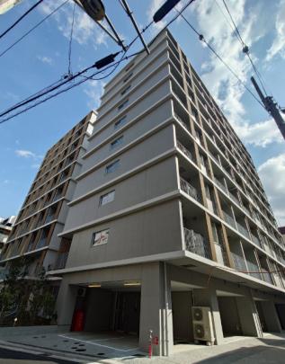 ���L����