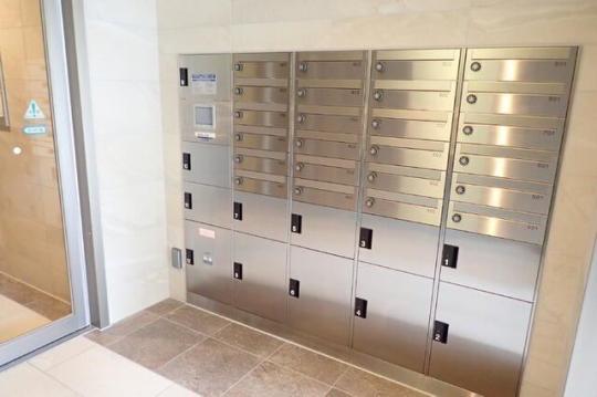 ���L����