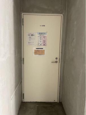 ���L����