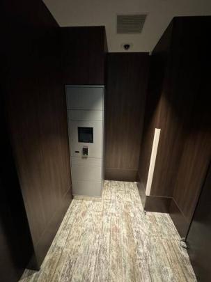 ���L����