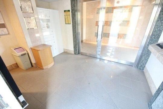 ���L����