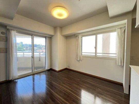 ���r���O