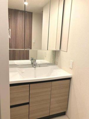 �l�C�̓Ɨ����ʏ�