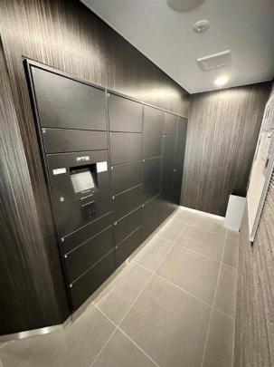 ���L����