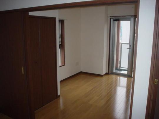 ���r���O