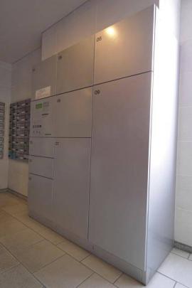 ���L����