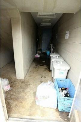 ���L����