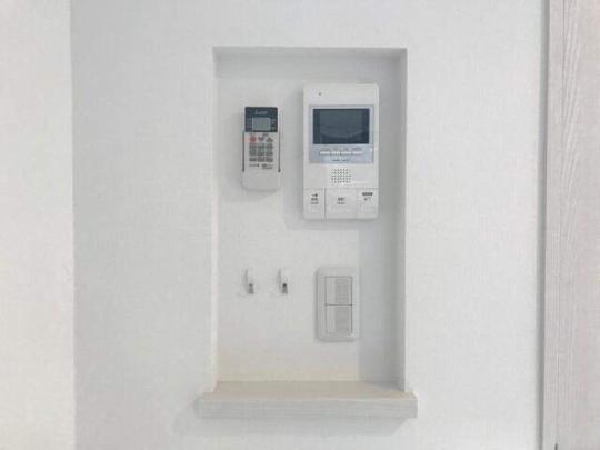 ���j�^�[�t���C���^�[�z��