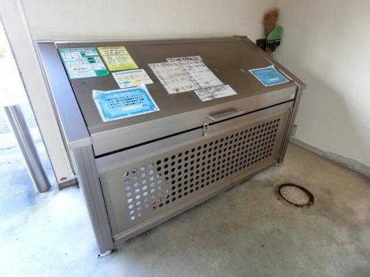 ���L����