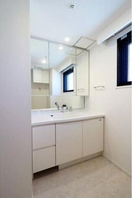 �Ɨ����ʑ�