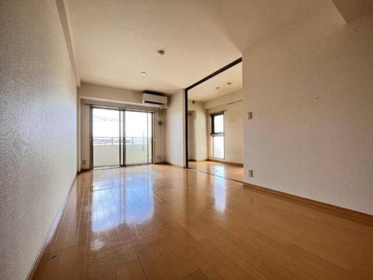 ���r���O