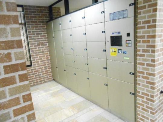 ���L����