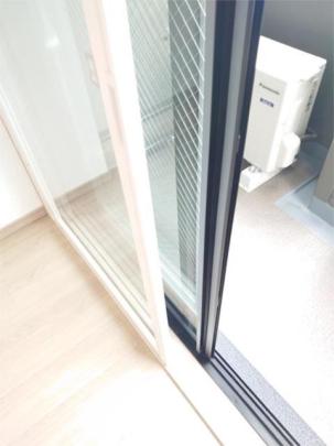 ���j�^�t���C���^�[�z��