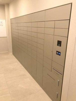 ���L����