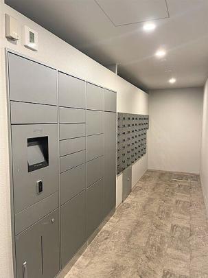 ���L����