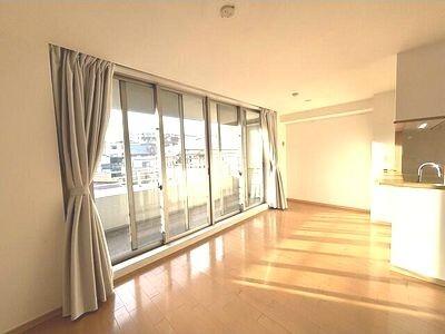 ���r���O