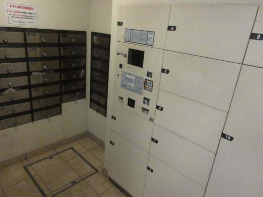 ���L����