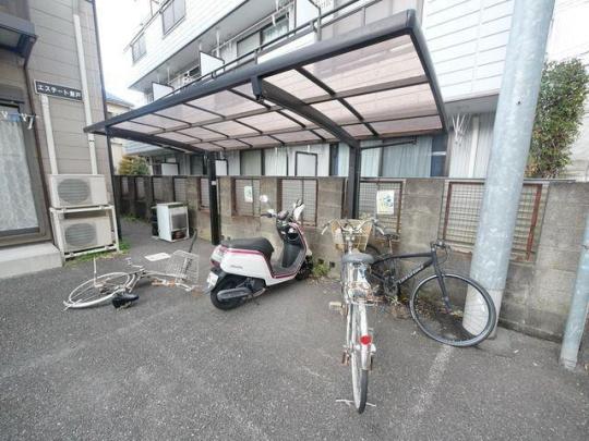 ���L����