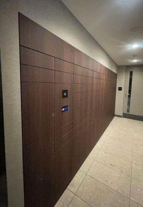 ���L����