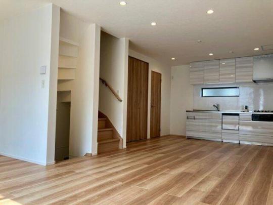 ���r���O