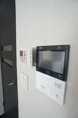 ���j�^�t���C���^�[�z��