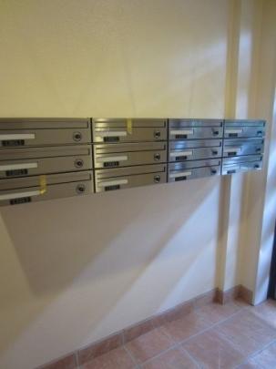 ���L����