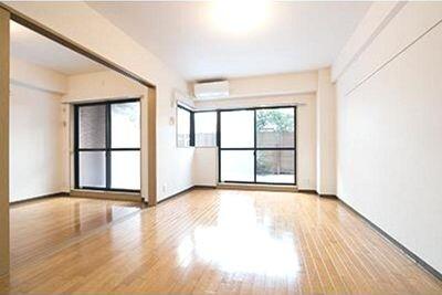 ���r���O