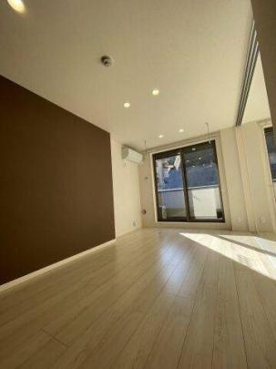 ���r���O