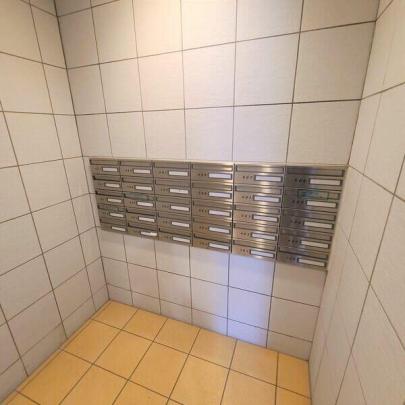 ���L����