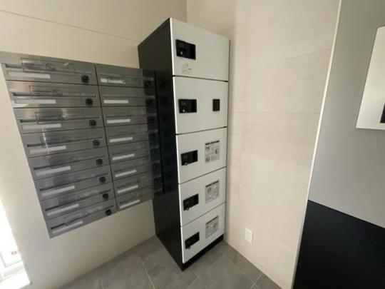 ���L����