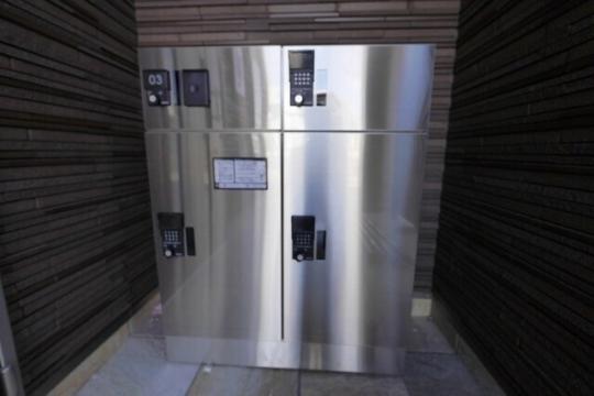 ���L����