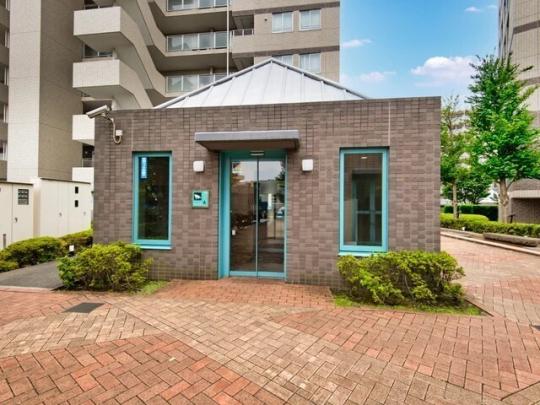 ���L����