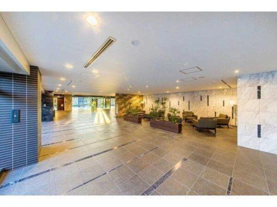 ���L����