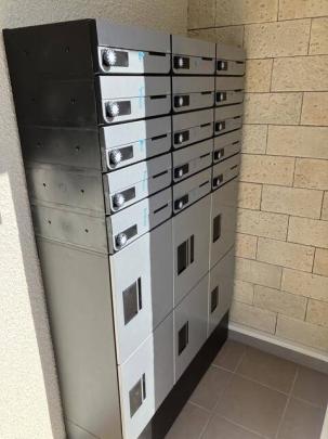 ���L����